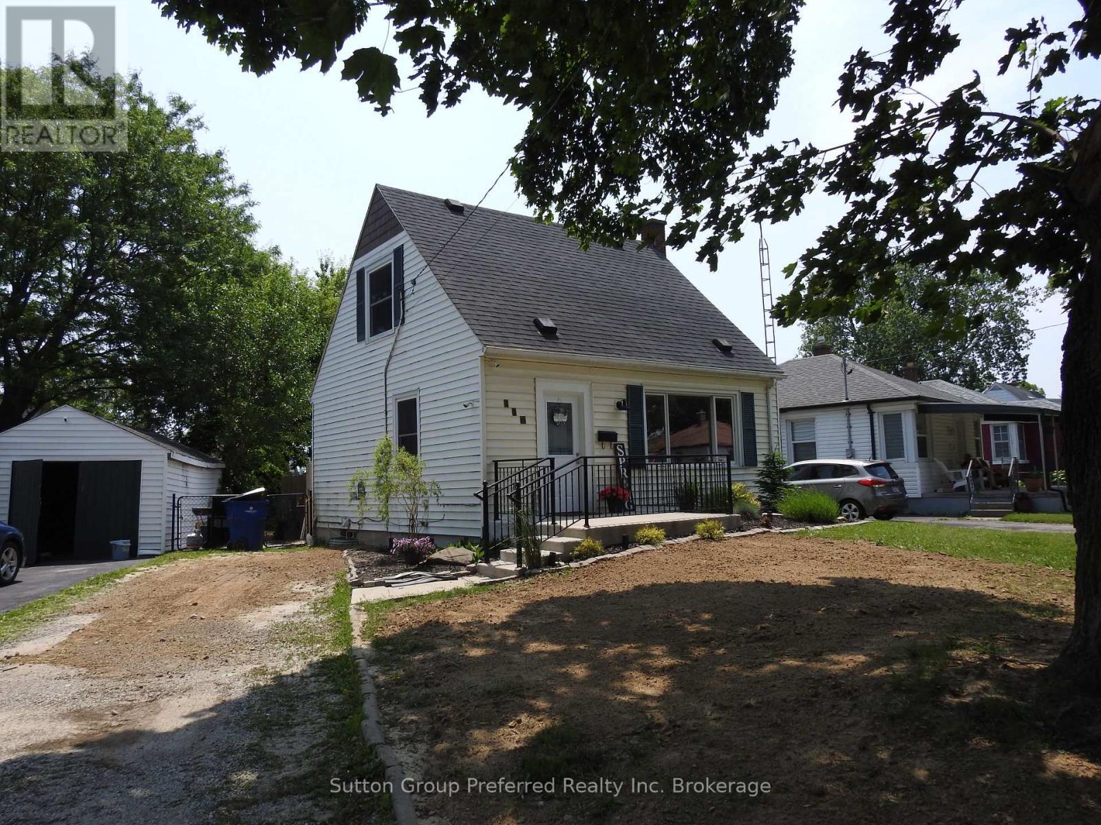 Property Photo: 116 Sunnyside Avenue ON N7M 2A1