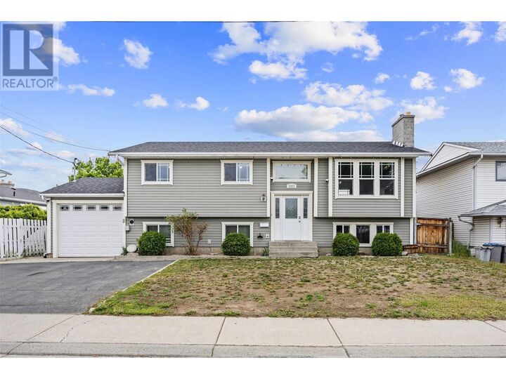 Property Photo:  2203 Bossert Avenue  BC V2B 8H6 