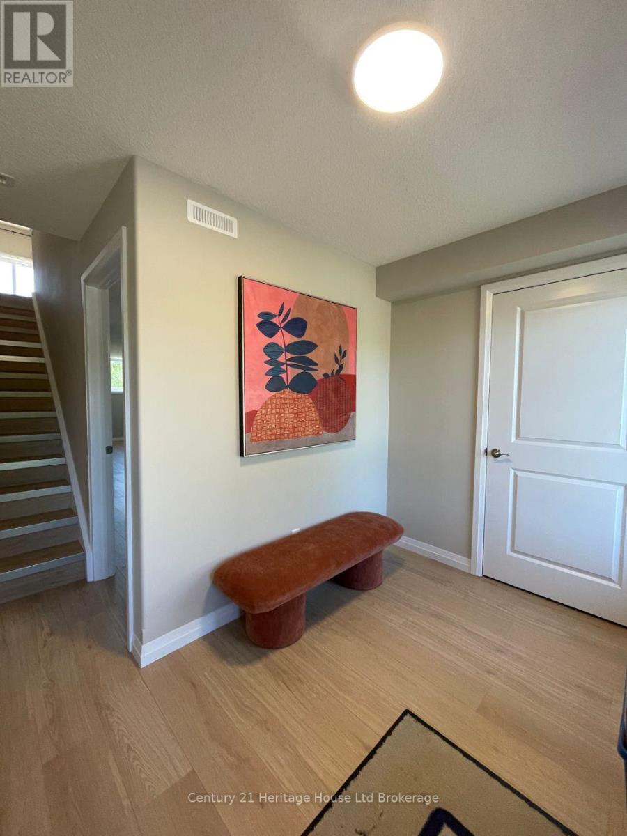 Property Photo: 19 Anderson Street 14 ON N4S 9A3