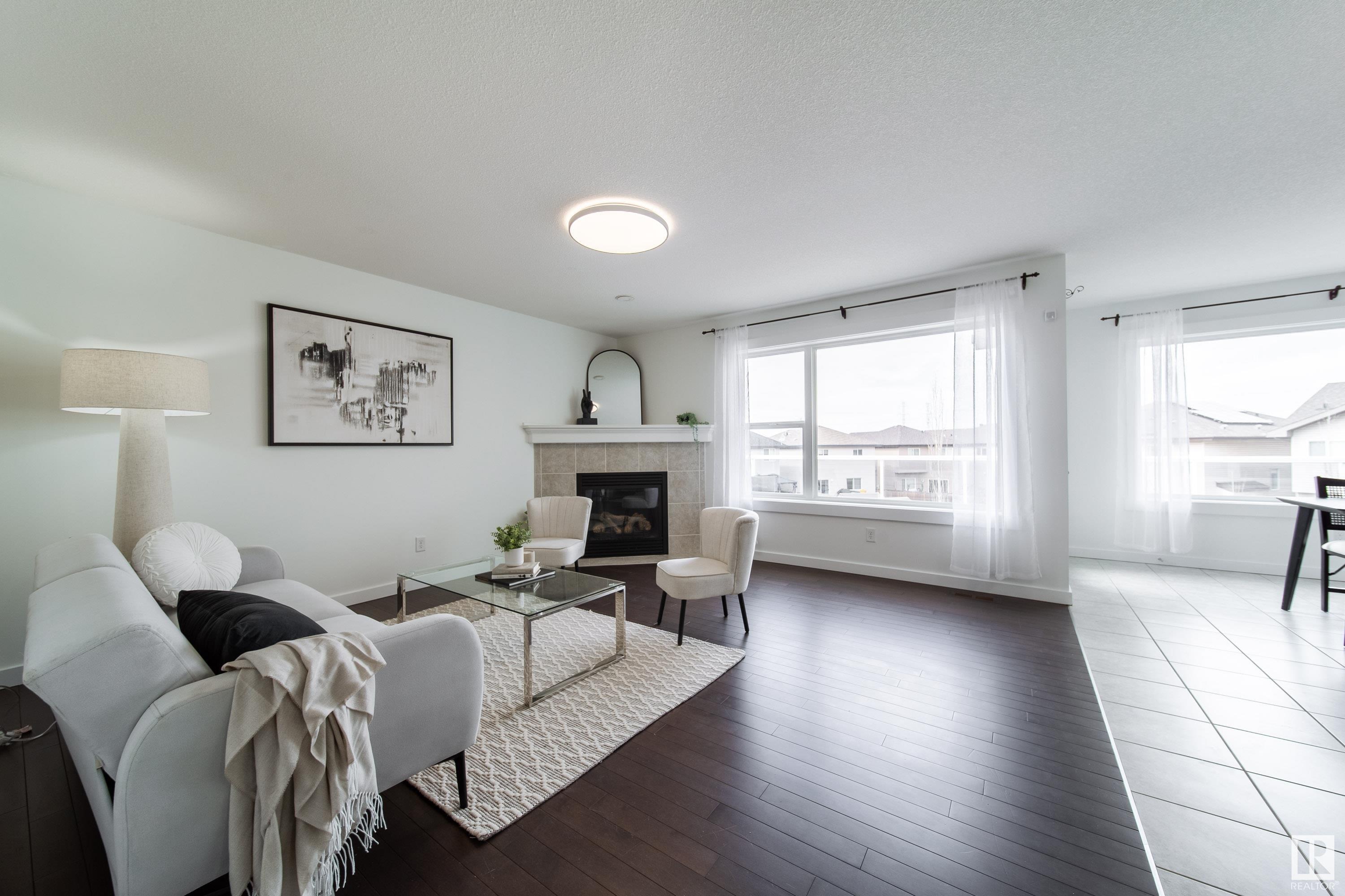 Photo de la propriété: 5168 2 Avenue SW AB T6X 0R4