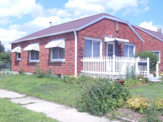 Property Photo: 702 Woodbury Street IA 50158
