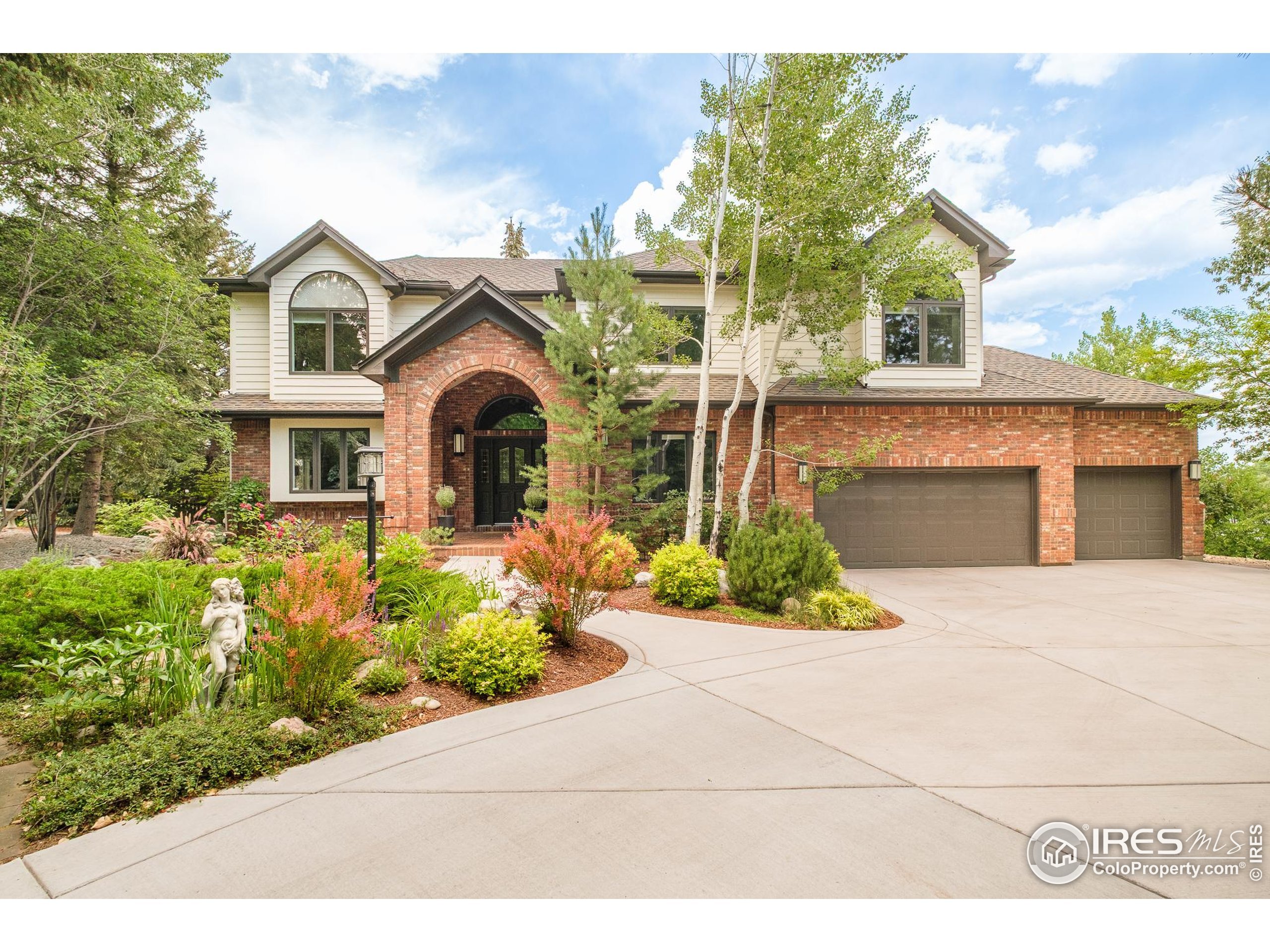 Property Photo: 1323 Swallow Ct CO 80303