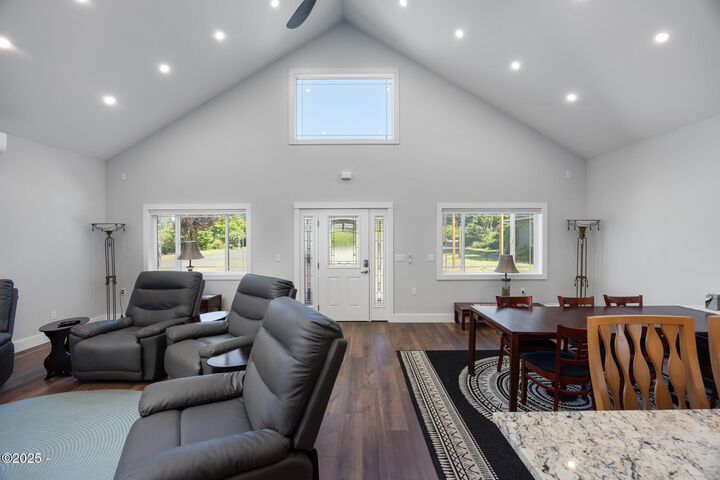 Property Photo:  1060 NW Sunset Drive  OR 97391 