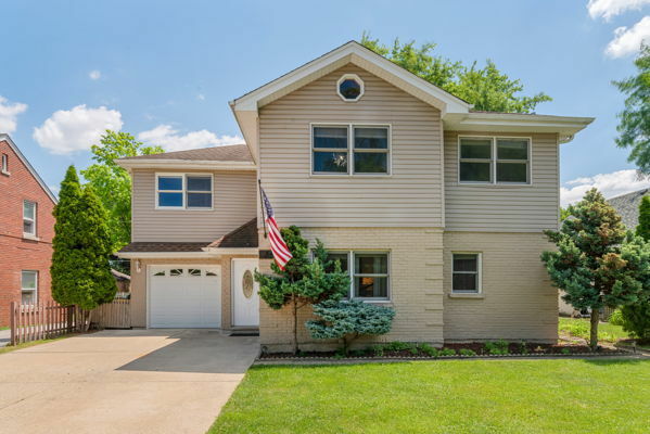 Property Photo:  641 8th Avenue  IL 60525 