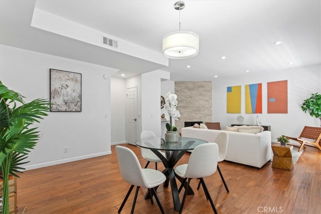Property Photo: 5324 N Kester Ave 12 CA 91411