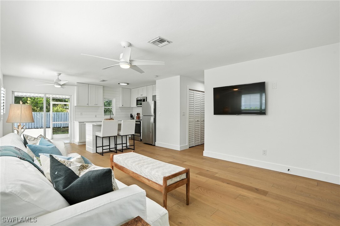 Property Photo: 1324 Highlands Drive FL 34103