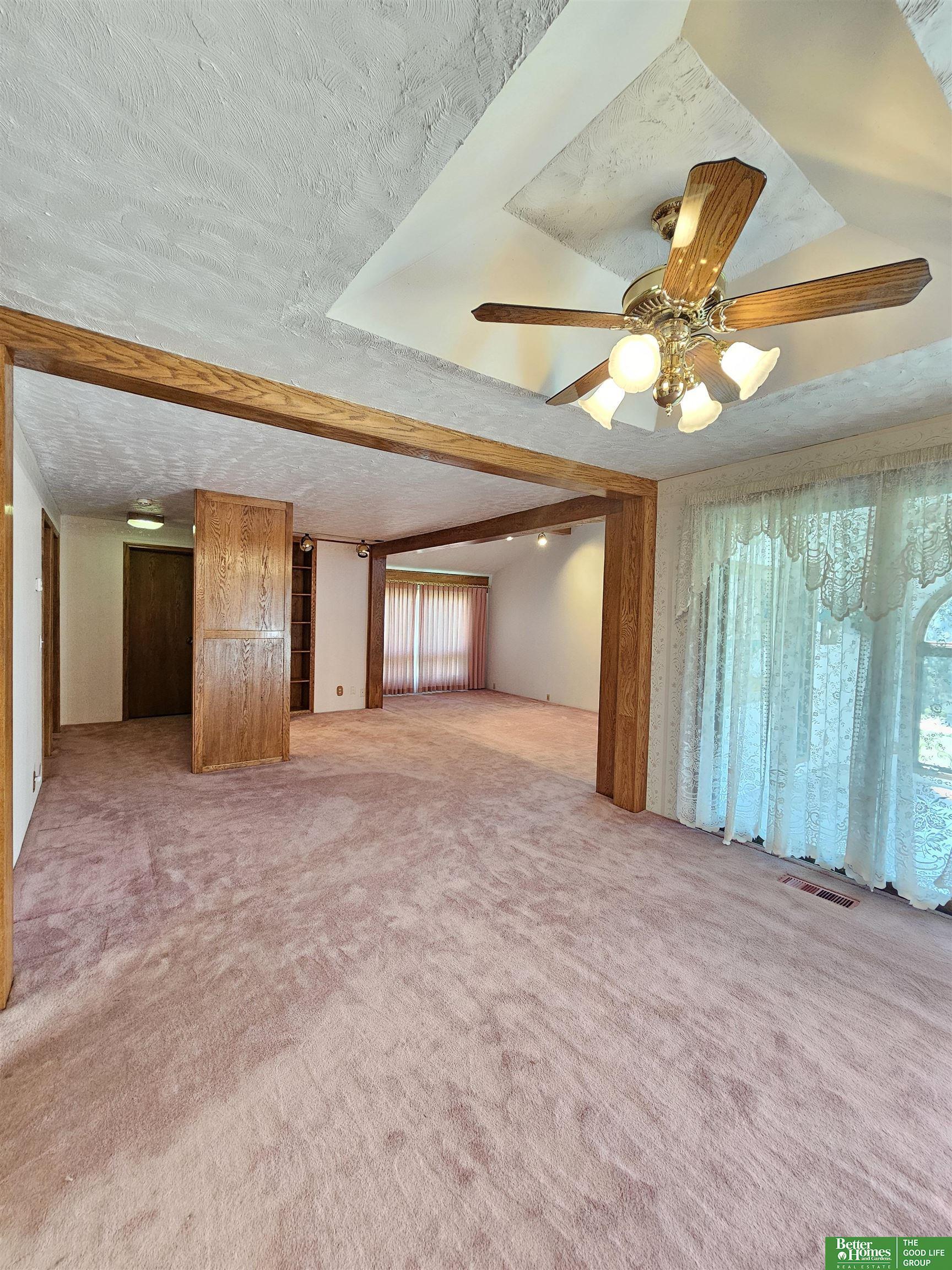 Property Photo: 5803 S 50 Avenue NE 68117-9999