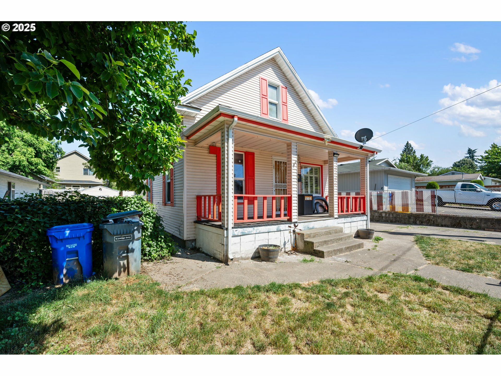 Property Photo:  9734 N Exeter Ave  OR 97203 