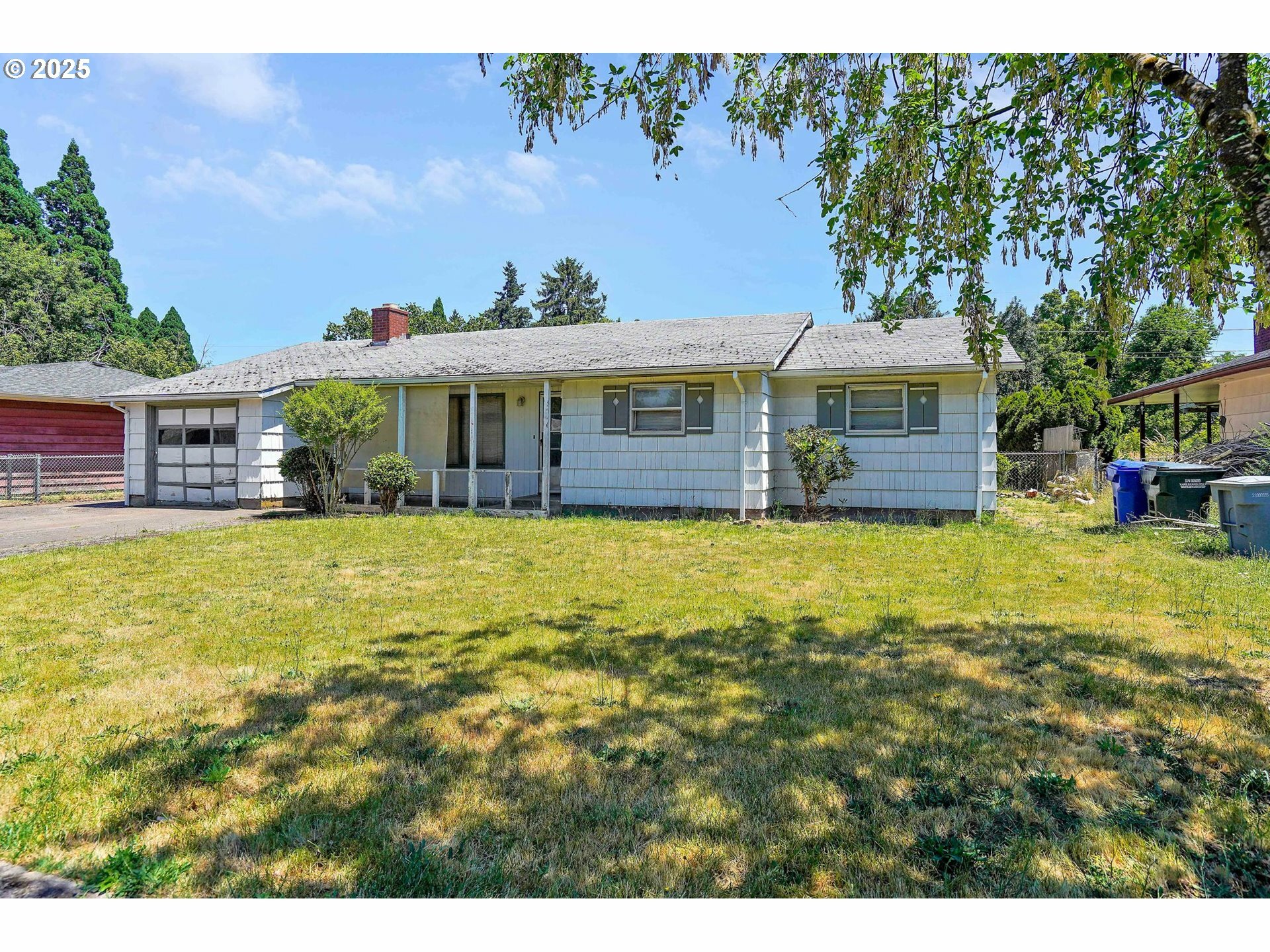 Property Photo:  142 45th Ave  OR 97301 