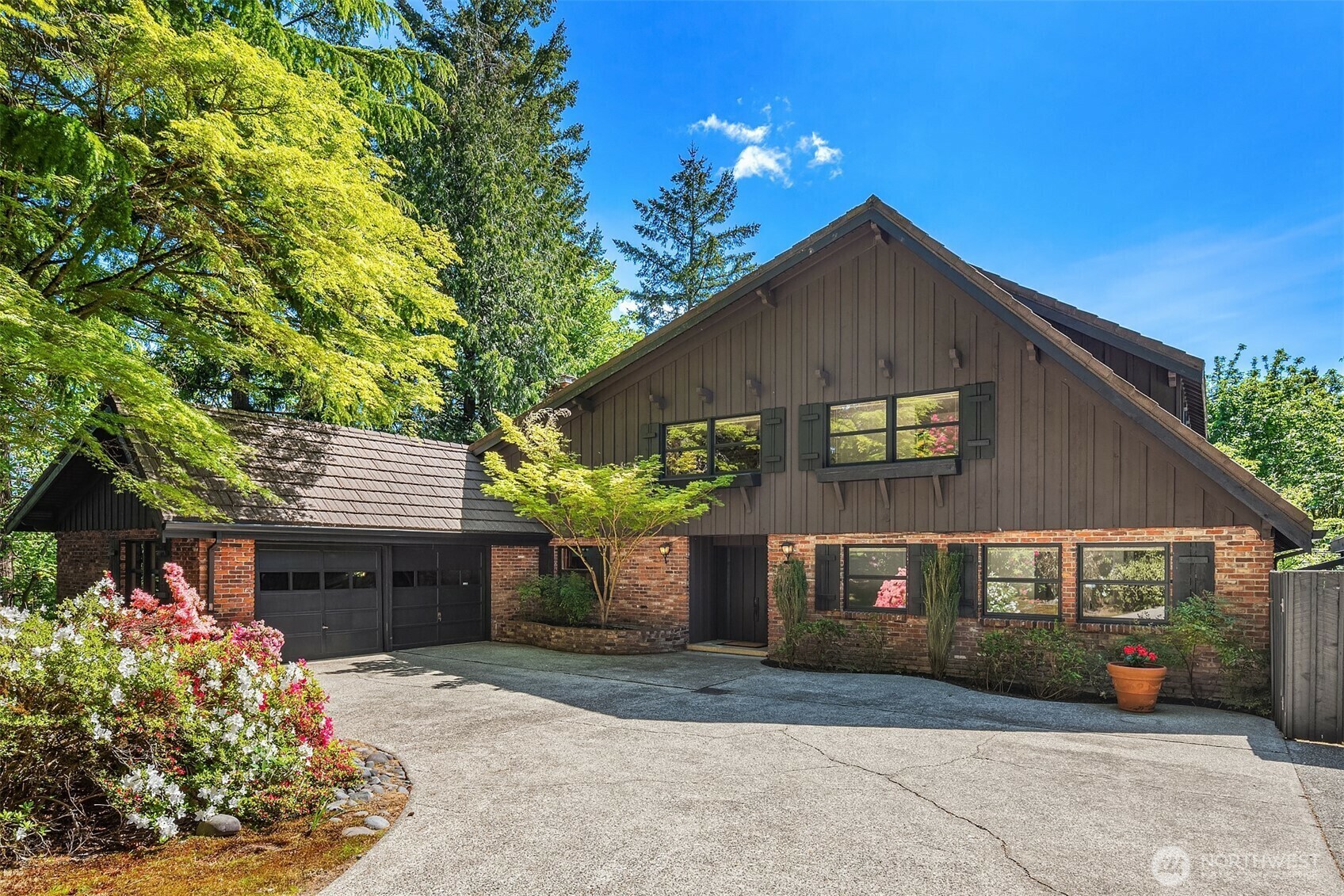 Property Photo: 16521 NE 1st Place WA 98008