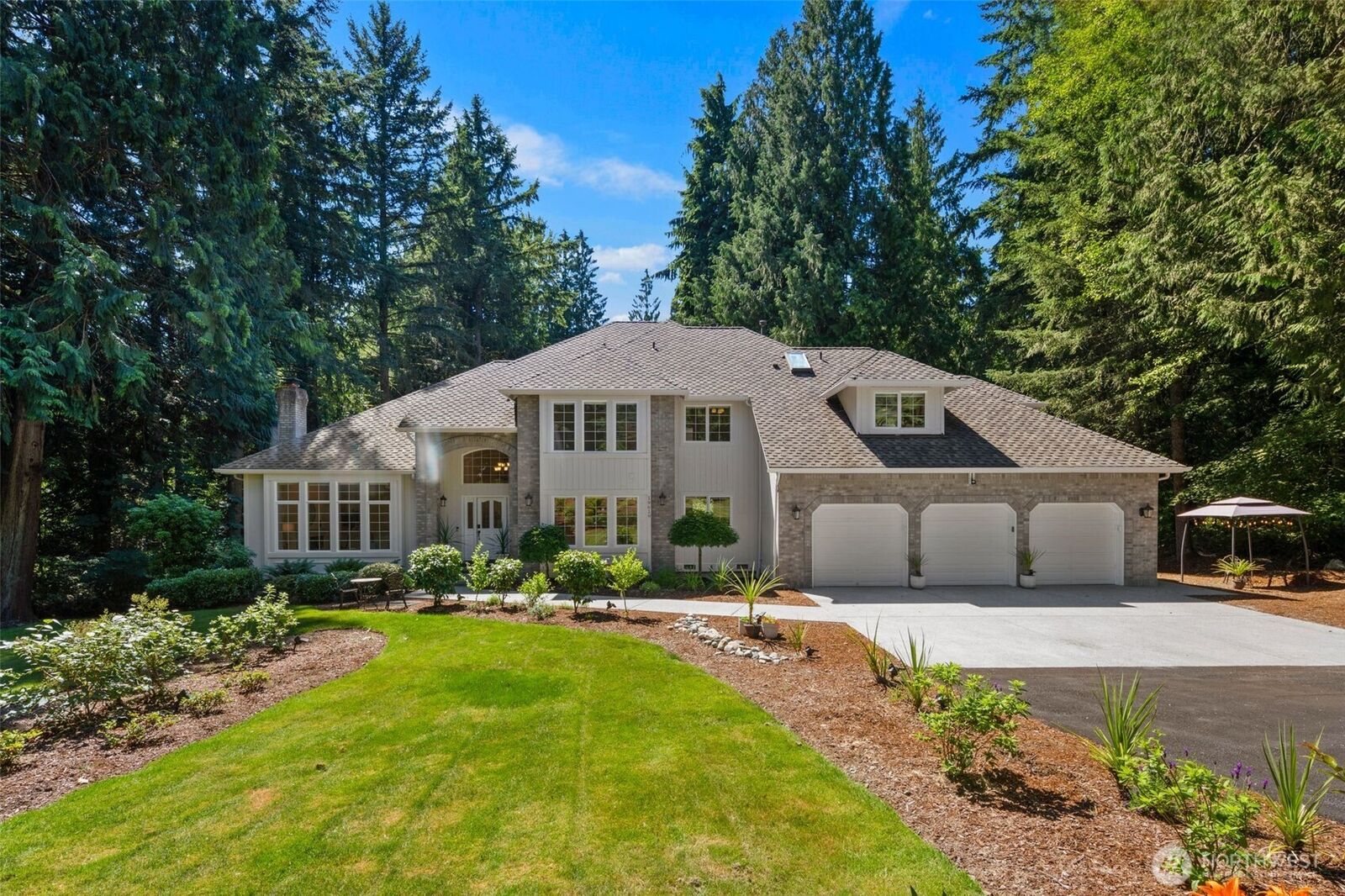 Property Photo: 19619 223rd Avenue NE WA 98077