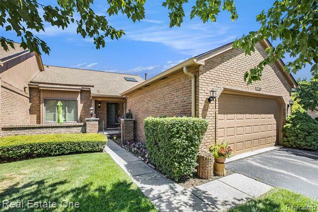 2210 London Bridge Drive  Rochester Hills MI 48307 photo