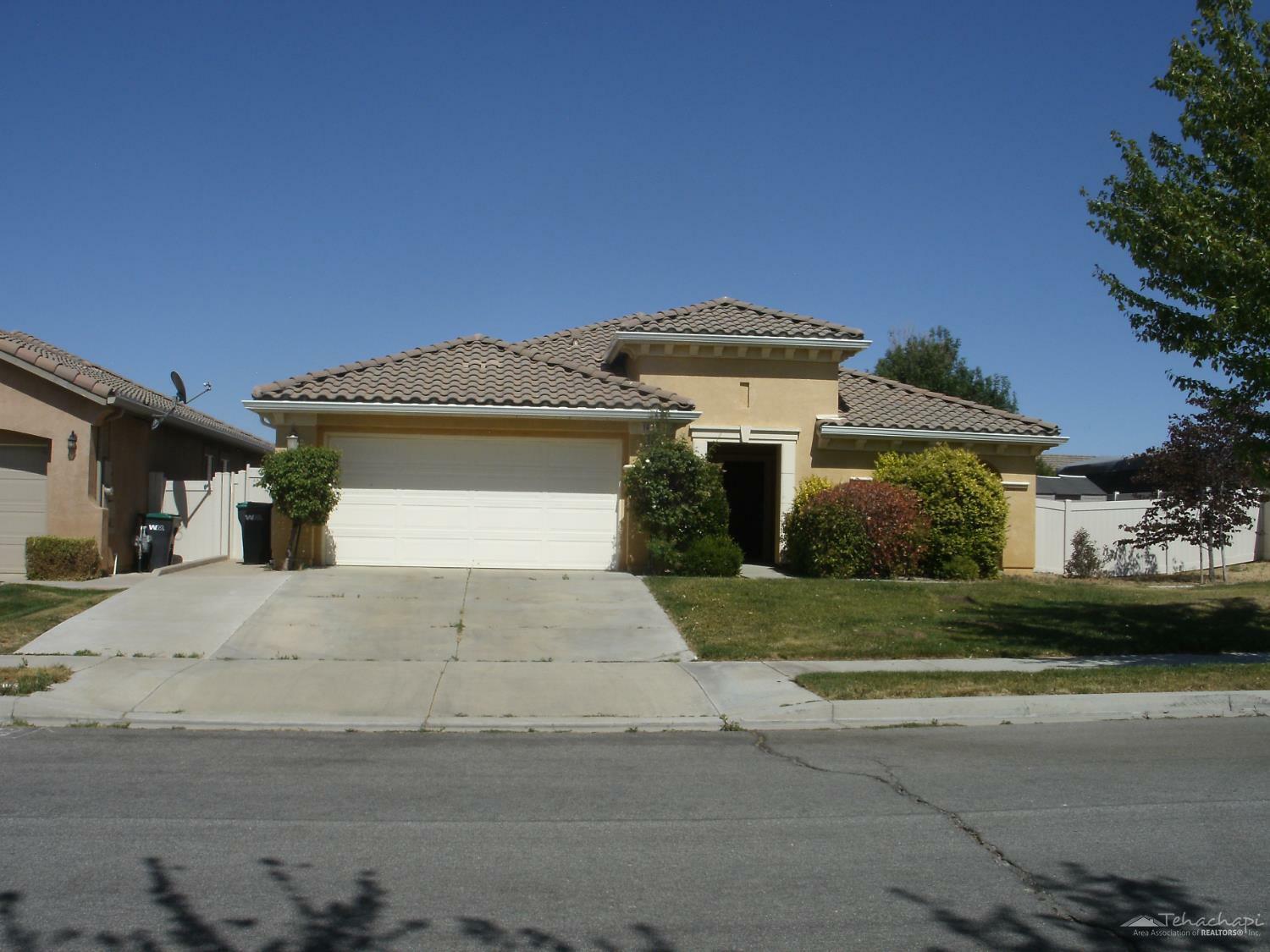 Property Photo: 1024 Canyon Drive CA 93561