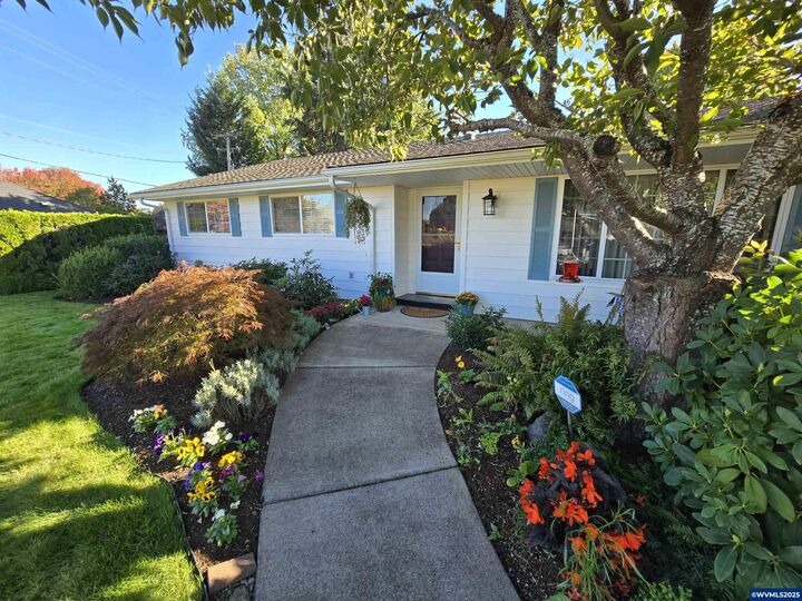 Property Photo:  1104 29th Av SW  OR 97321 