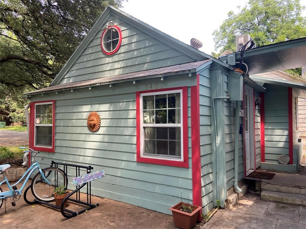 Property Photo: 3401 Hampton Road TX 78705