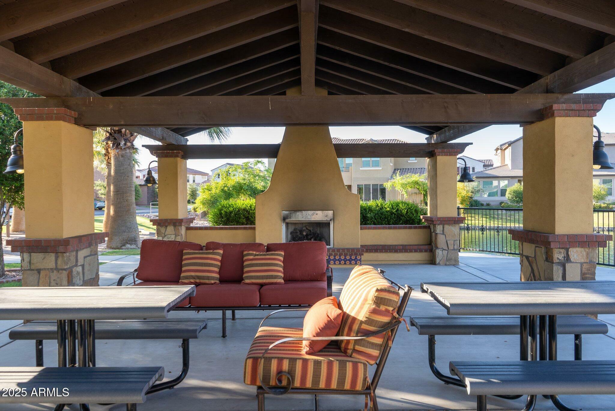 Property Photo:  923 W Yellowstone Way  AZ 85248 