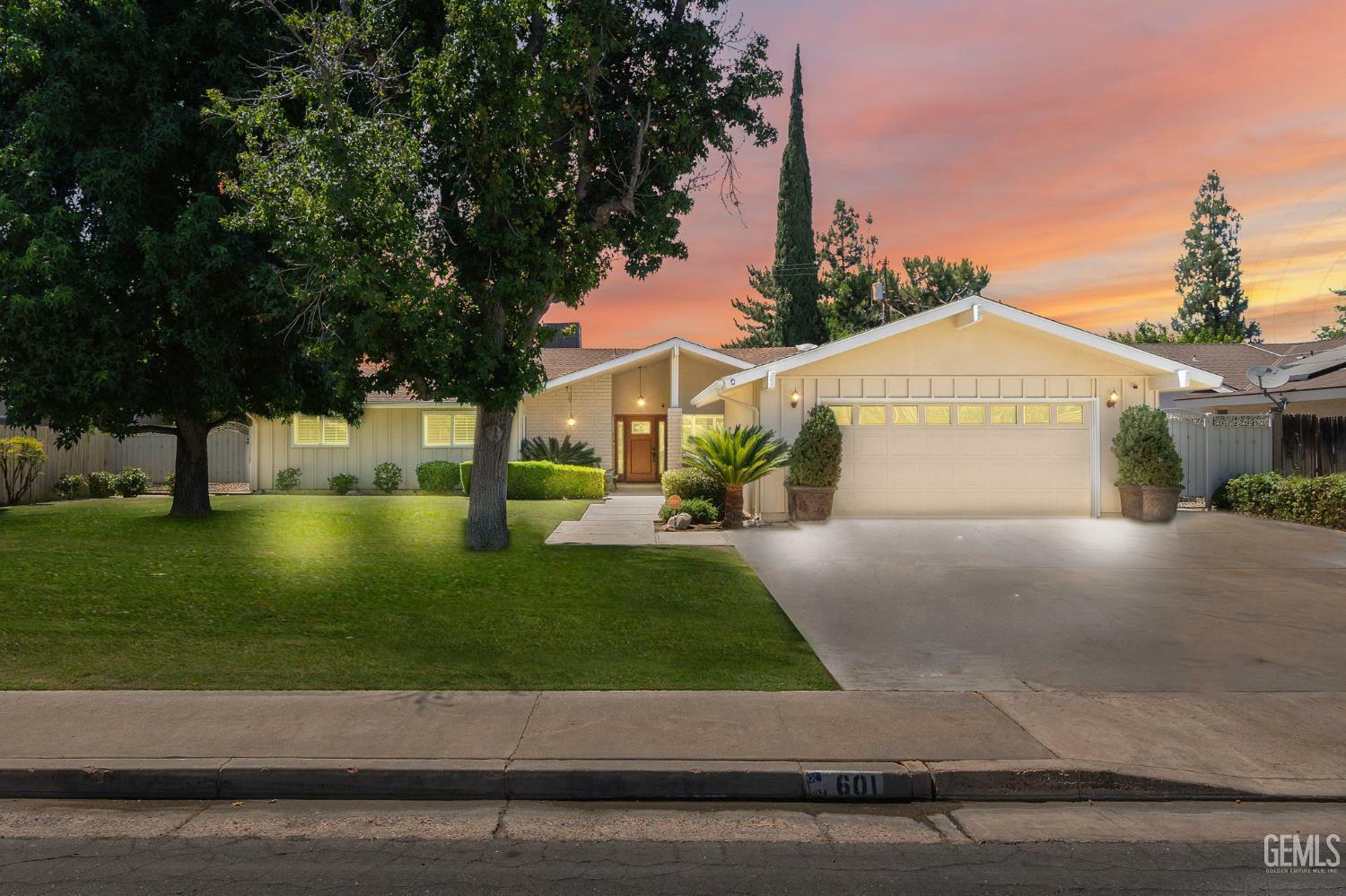 601 Vista Verde Way  Bakersfield CA 93309 photo