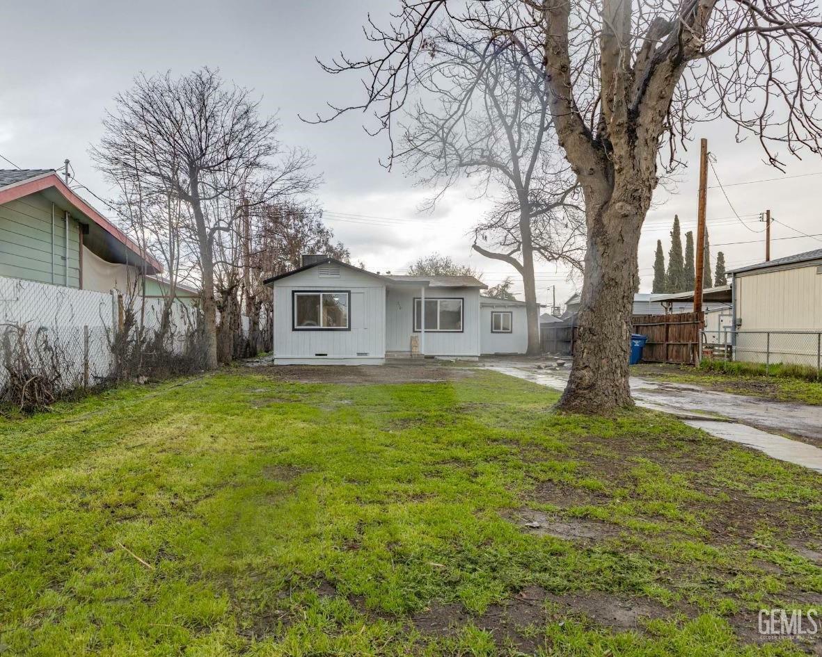 Property Photo: 710 Willow Drive CA 93308