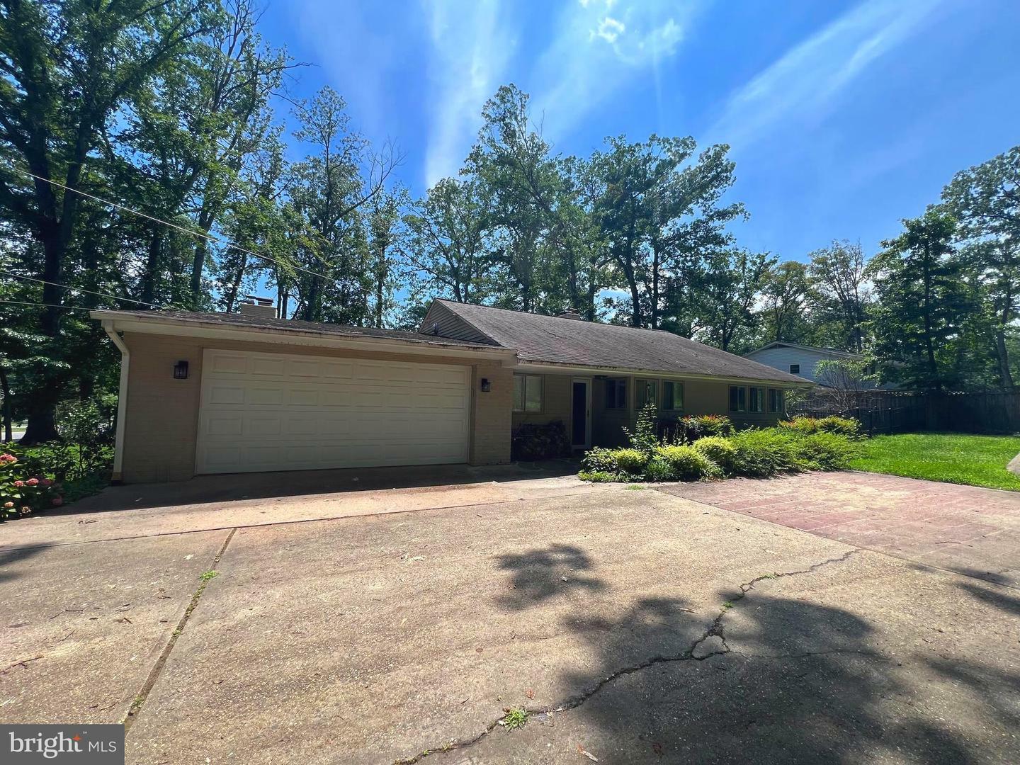 Property Photo: 7400 Braddock Road VA 22003