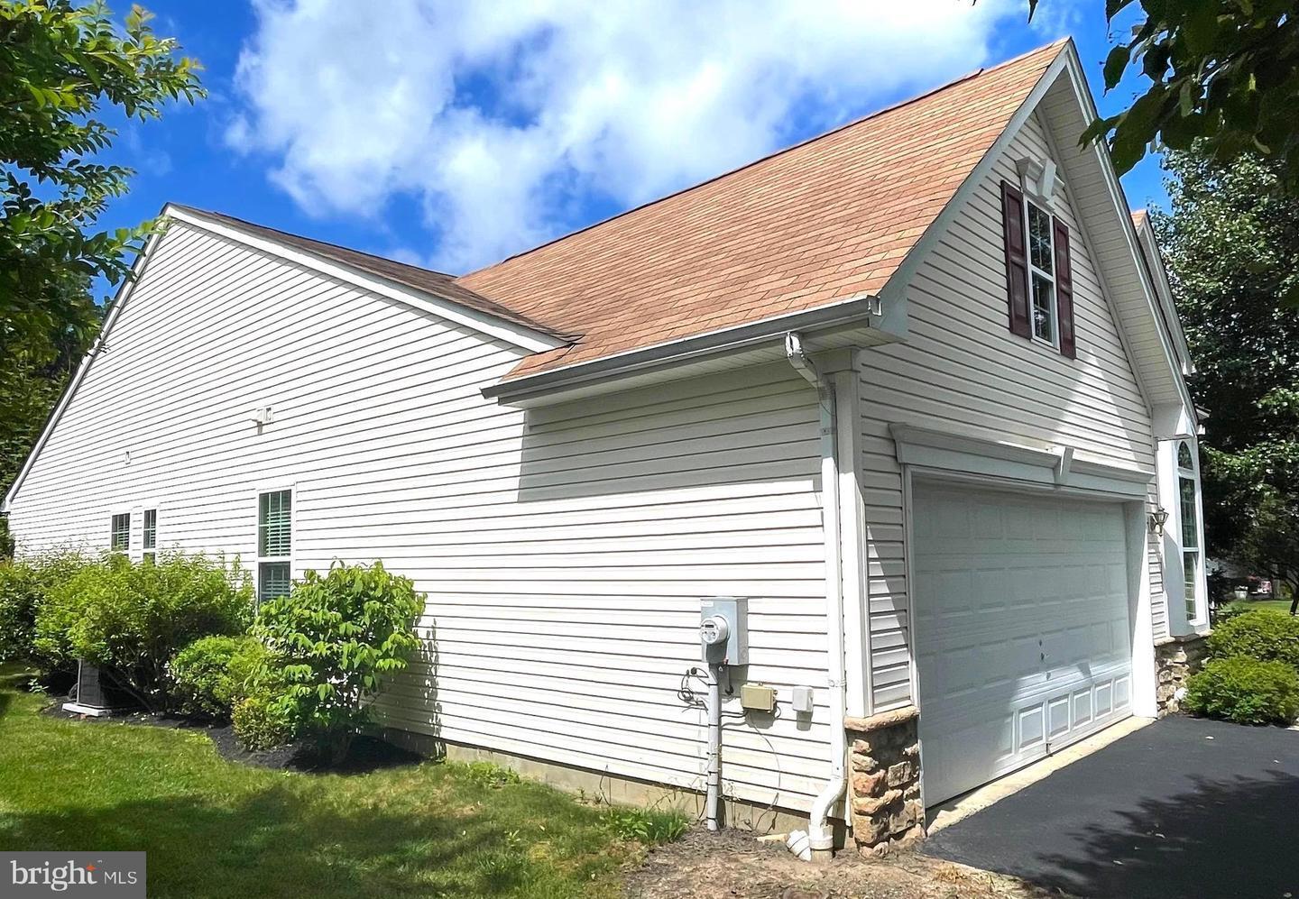 Property Photo:  23 York Road  NJ 08534 