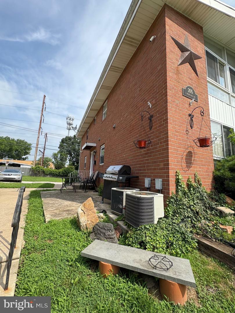 Property Photo: 205 E Maryland Avenue PA 19018