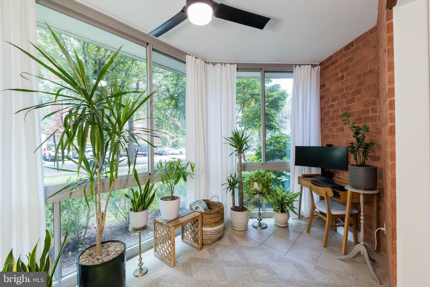 Property Photo: 1024 N Utah Street 116 VA 22201