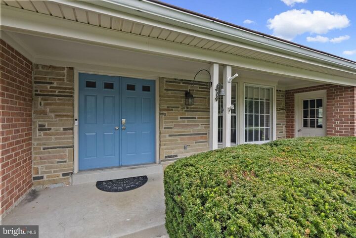 Property Photo:  6 Thorburn Court  MD 20878 