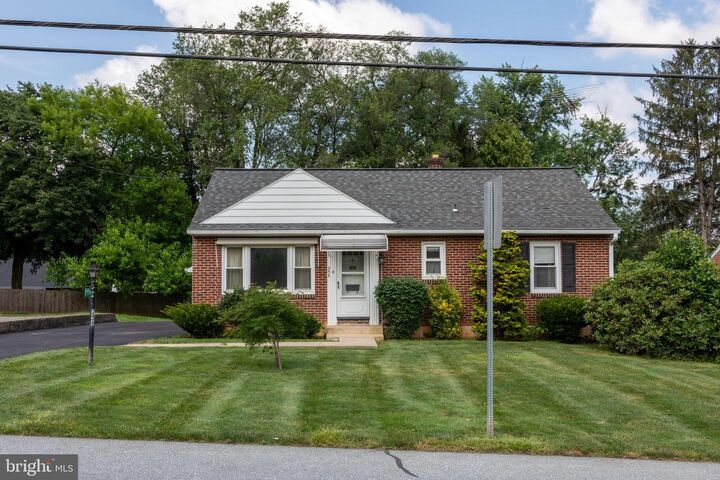 258 Redwood Drive  Lancaster PA 17603 photo