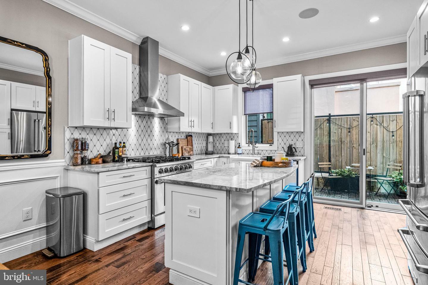 854 S Front Street  Philadelphia PA 19147 photo
