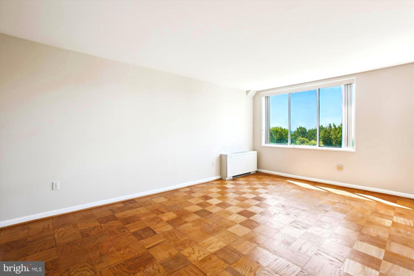 Property Photo:  6621 Wakefield Drive 812  VA 22307 
