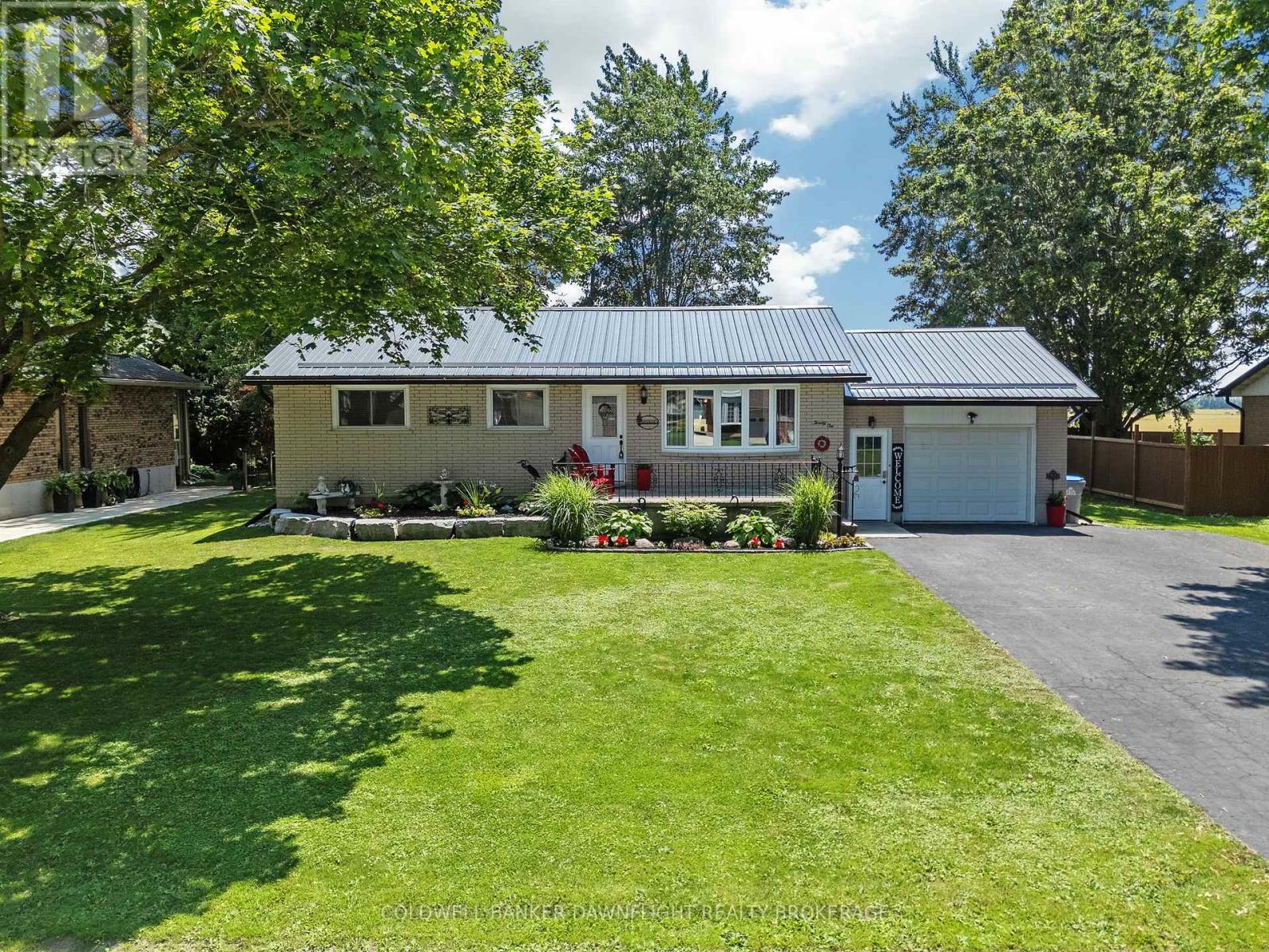Property Photo: 21 York Crescent ON N0M 1X0