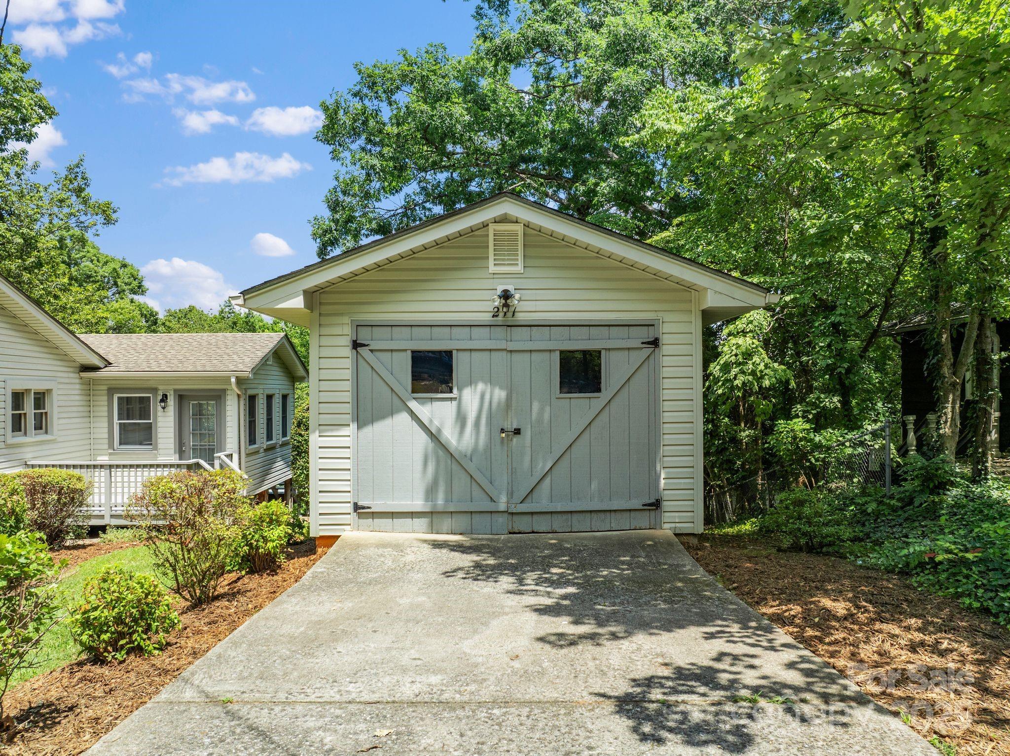 Property Photo: 211 Woodland Road NC 28782