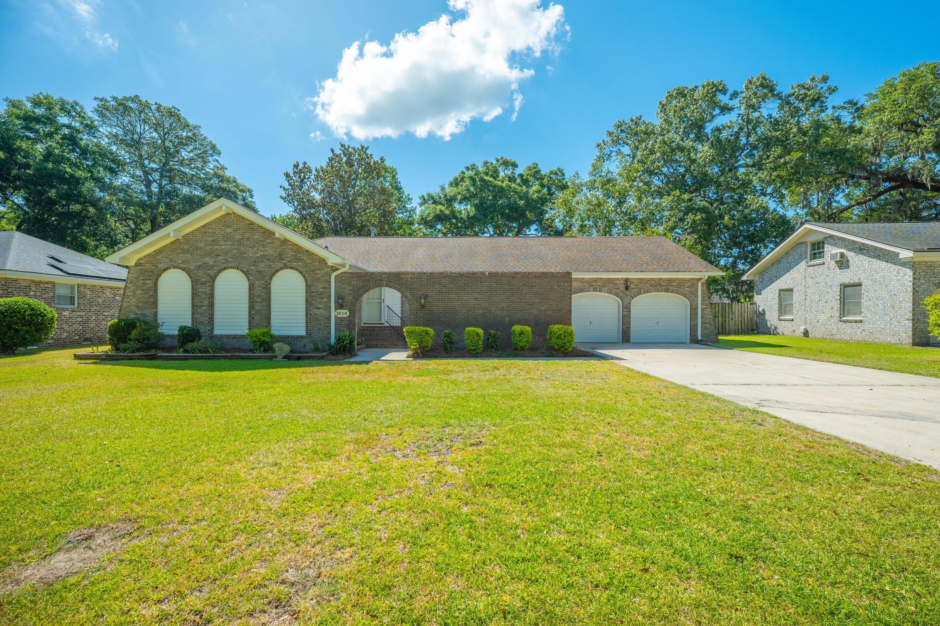 Property Photo: 1019 Yeamans Hall Road SC 29410