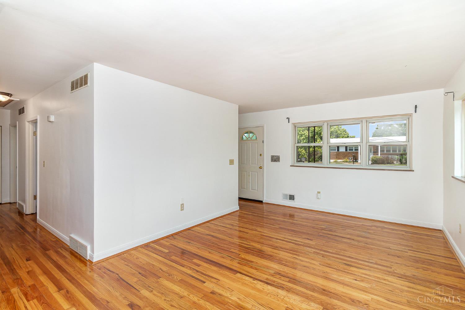 Property Photo: 5073 Grosse Pointe Lane OH 45238