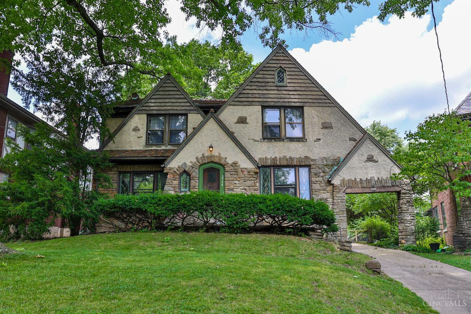 Property Photo: 2754 Powell Drive OH 45211