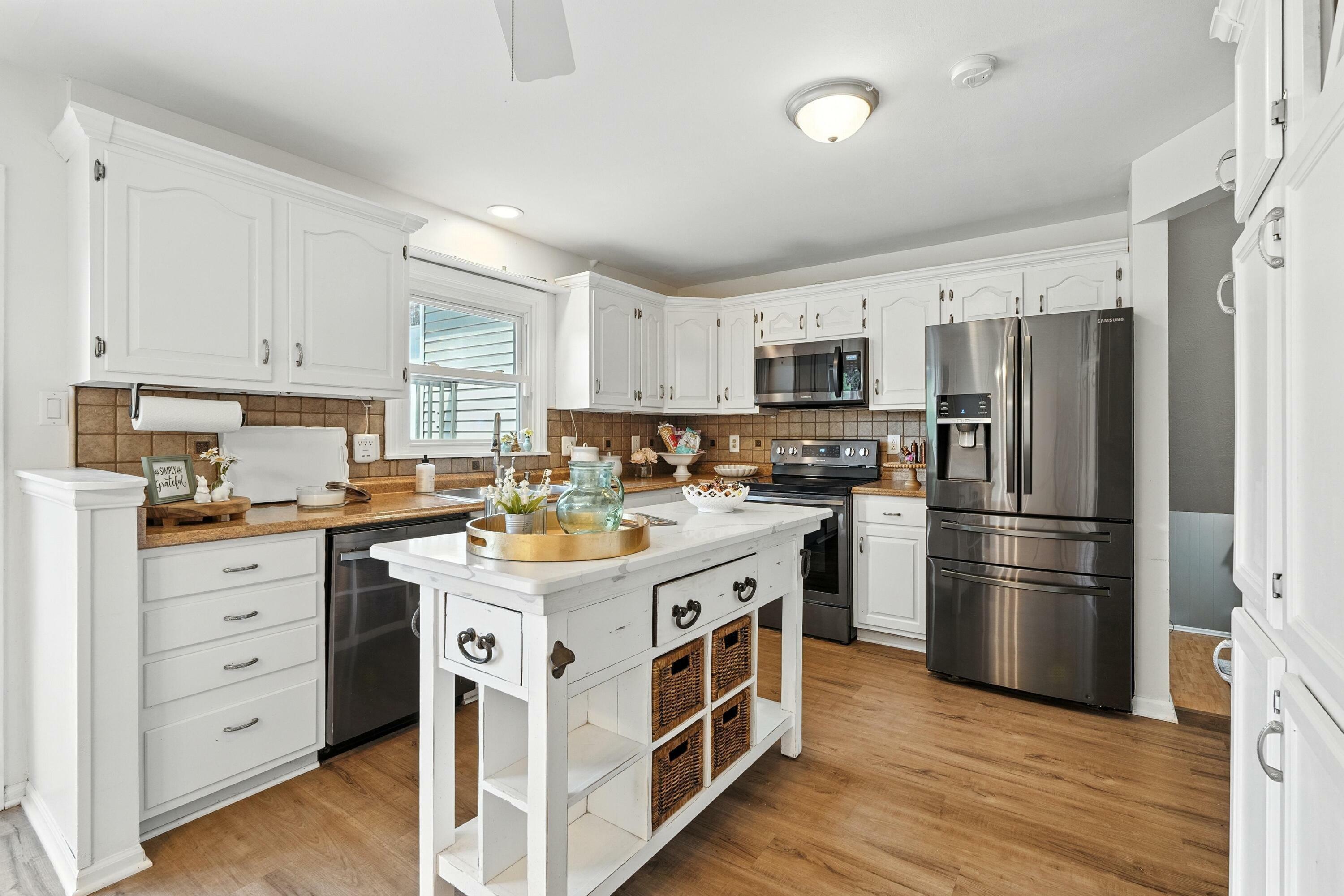 Property Photo: 65 Jeffery SE Lane OH 43056