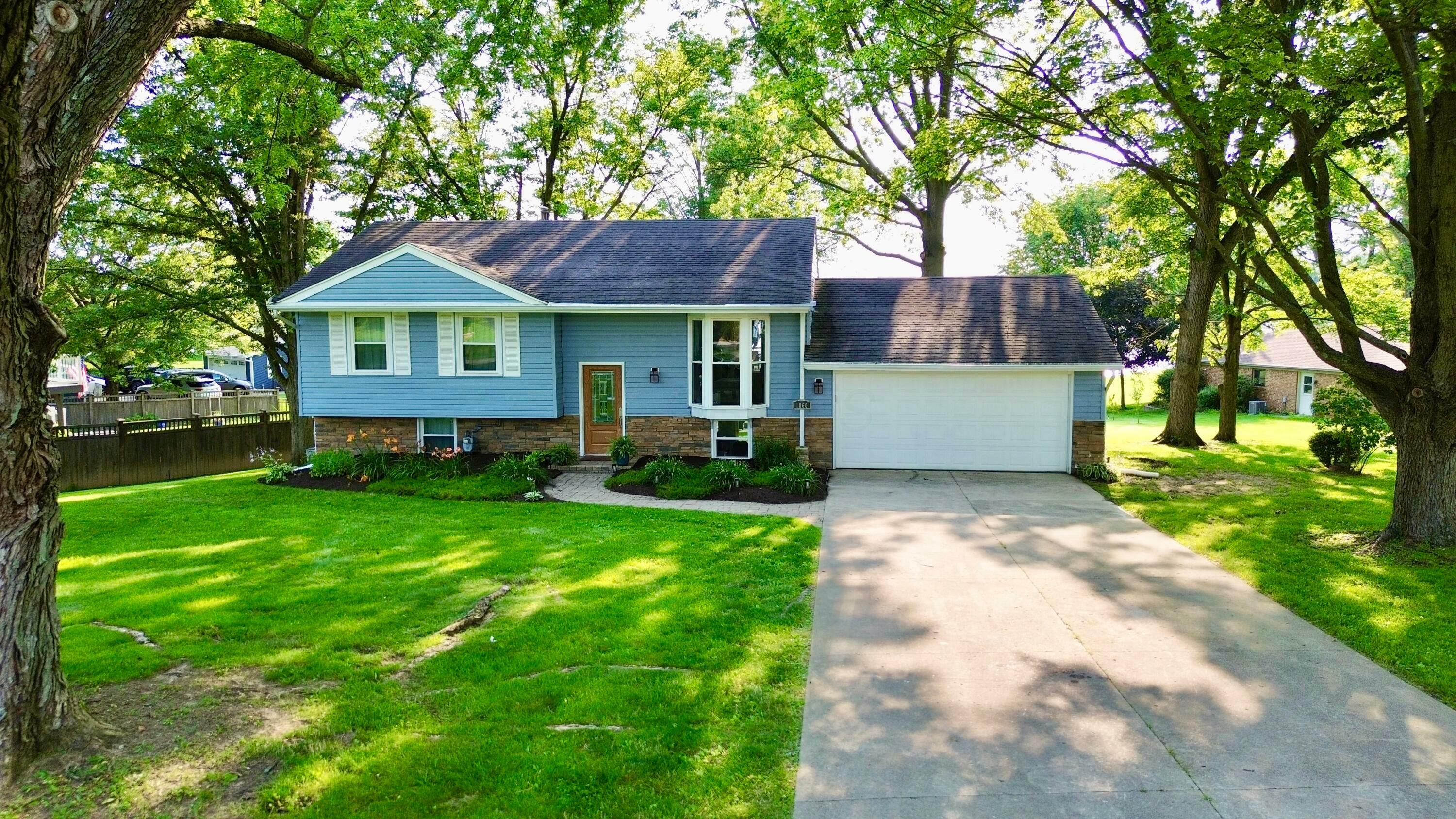 Property Photo: 1860 E Choctaw Drive OH 43140