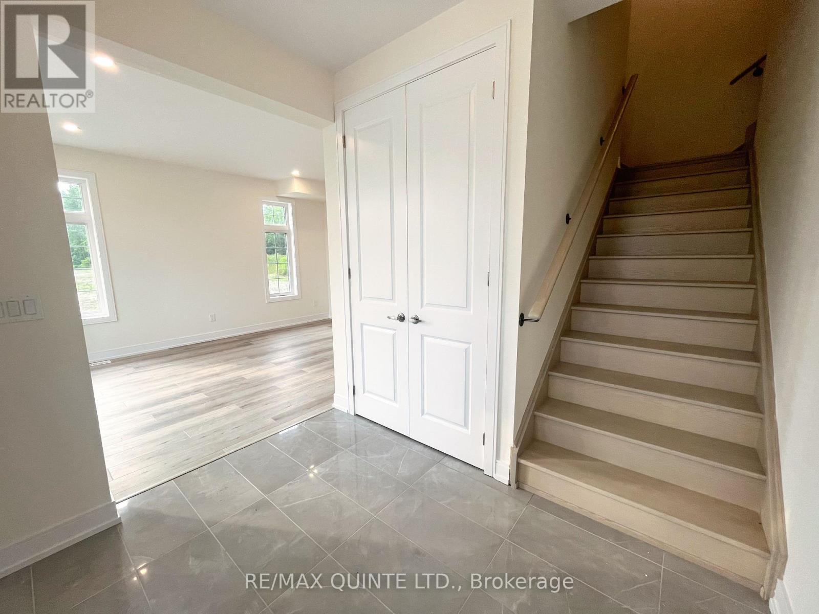 Property Photo:  23 East Vista Terrace  ON K0K 1L0 