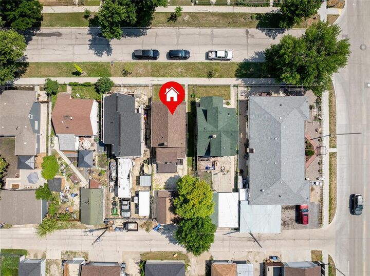 Property Photo:  408 Airlies Street  MB R2X 1S8 