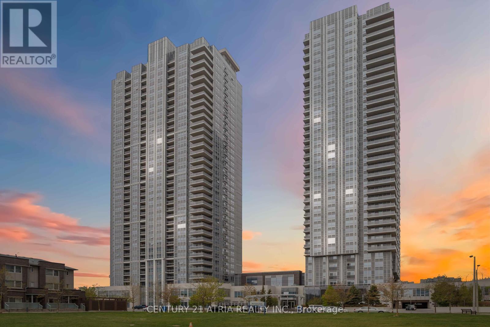 Property Photo: 275 Village Green Square 717 ON M1S 0L8