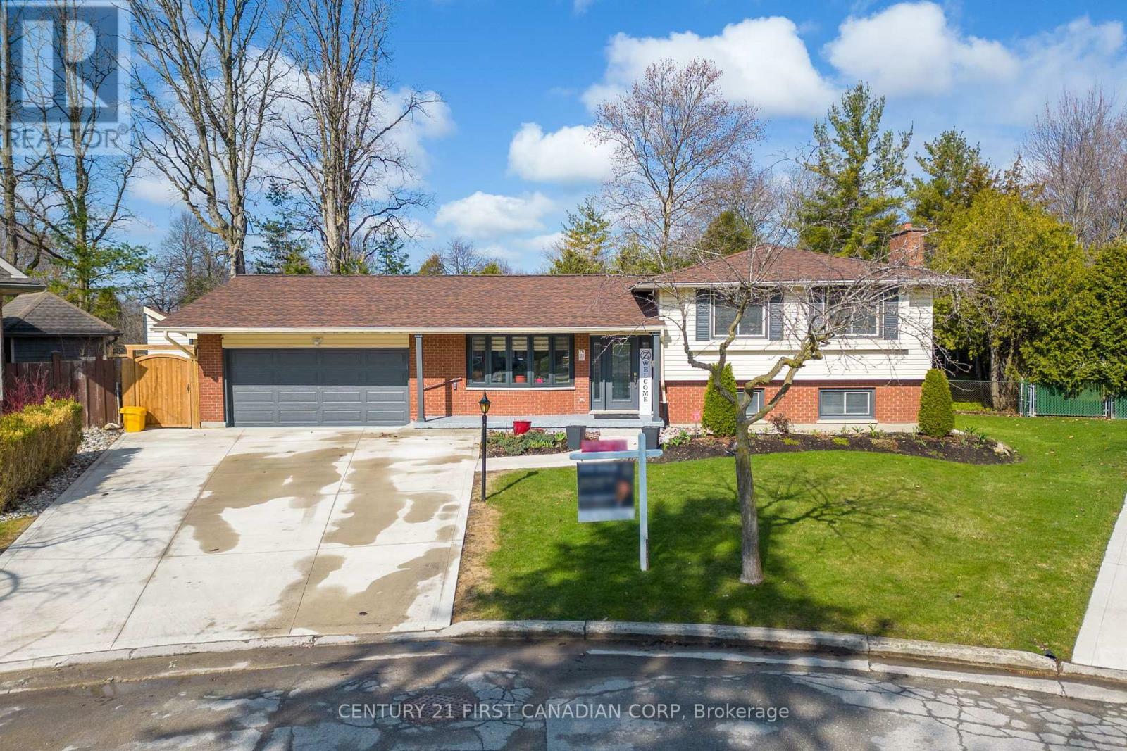 55 St Lawrence Place  London South (South O) ON N6J 2G4 photo