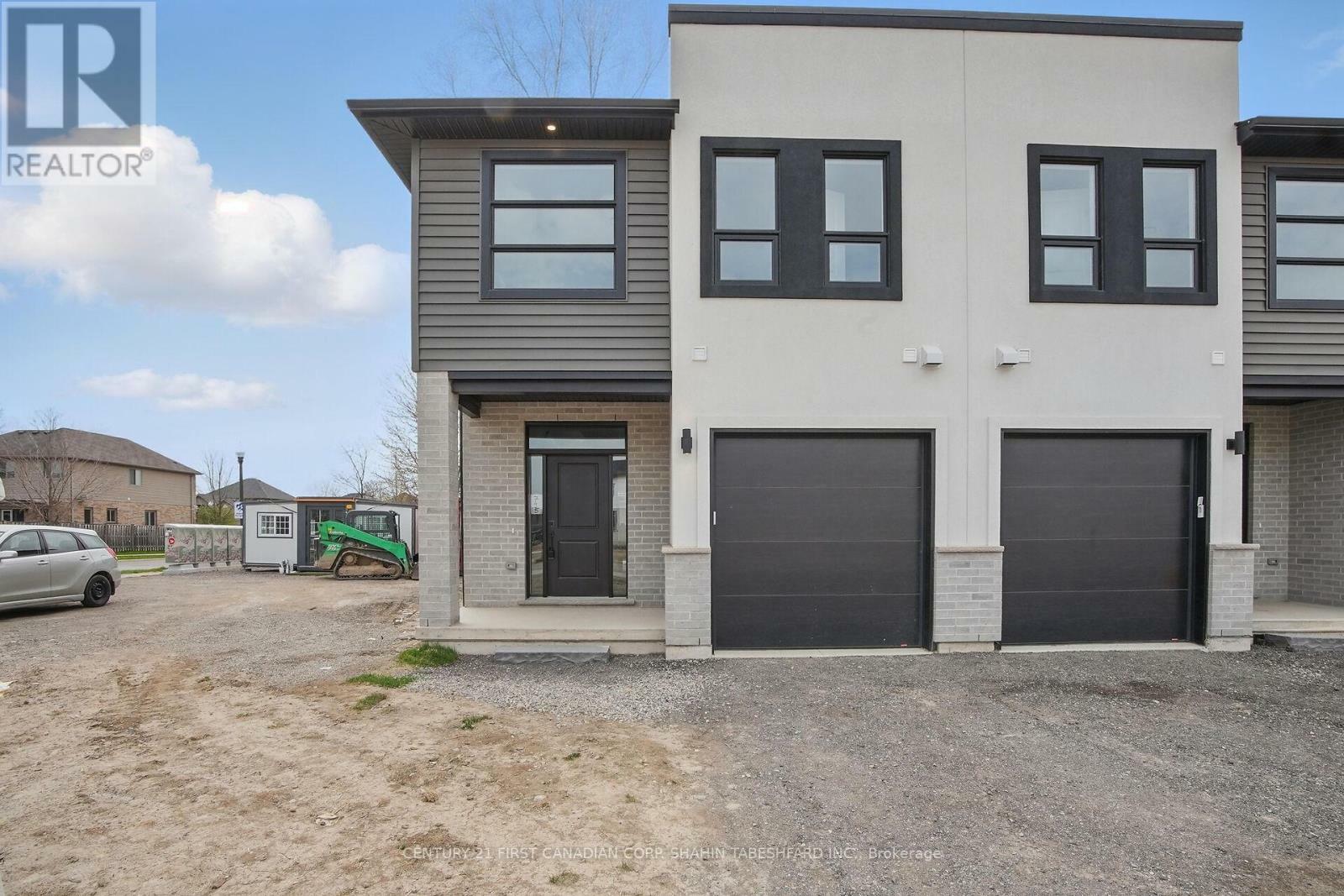 Property Photo: 829 Catalpa Square ON N6G 5B1