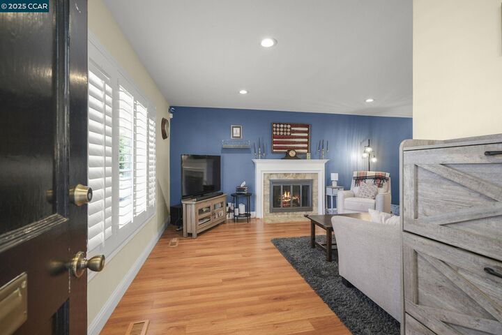 Property Photo:  1930 N 6th St  CA 94519 