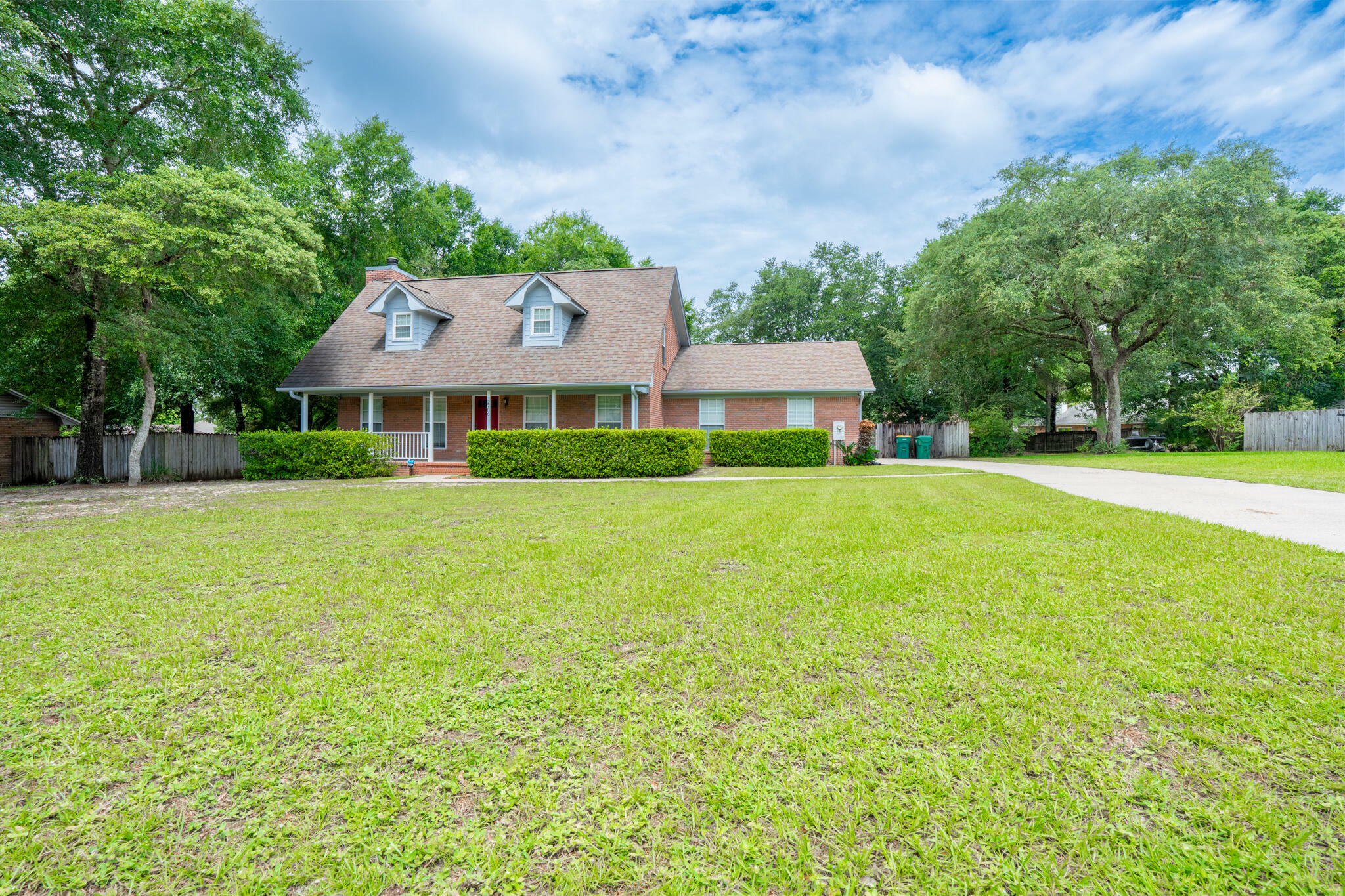 Property Photo: 2786 Willow Bend Court FL 32539