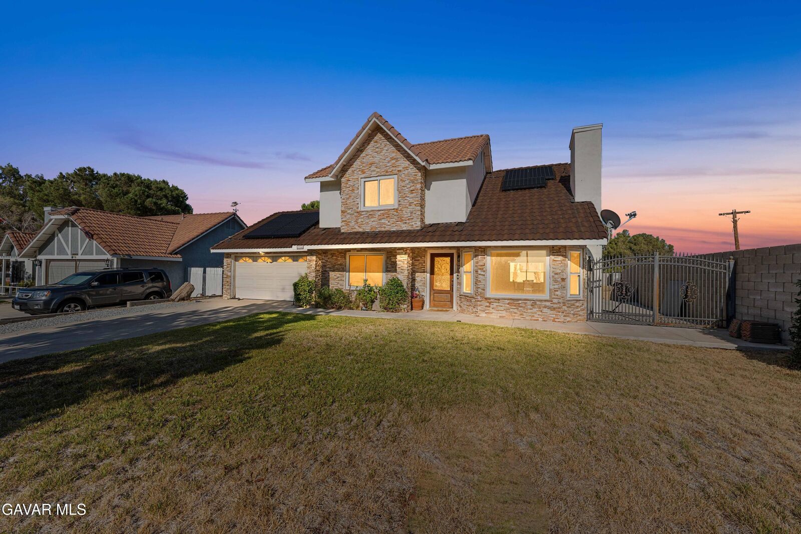 Property Photo: 37338 Salem Court CA 93550