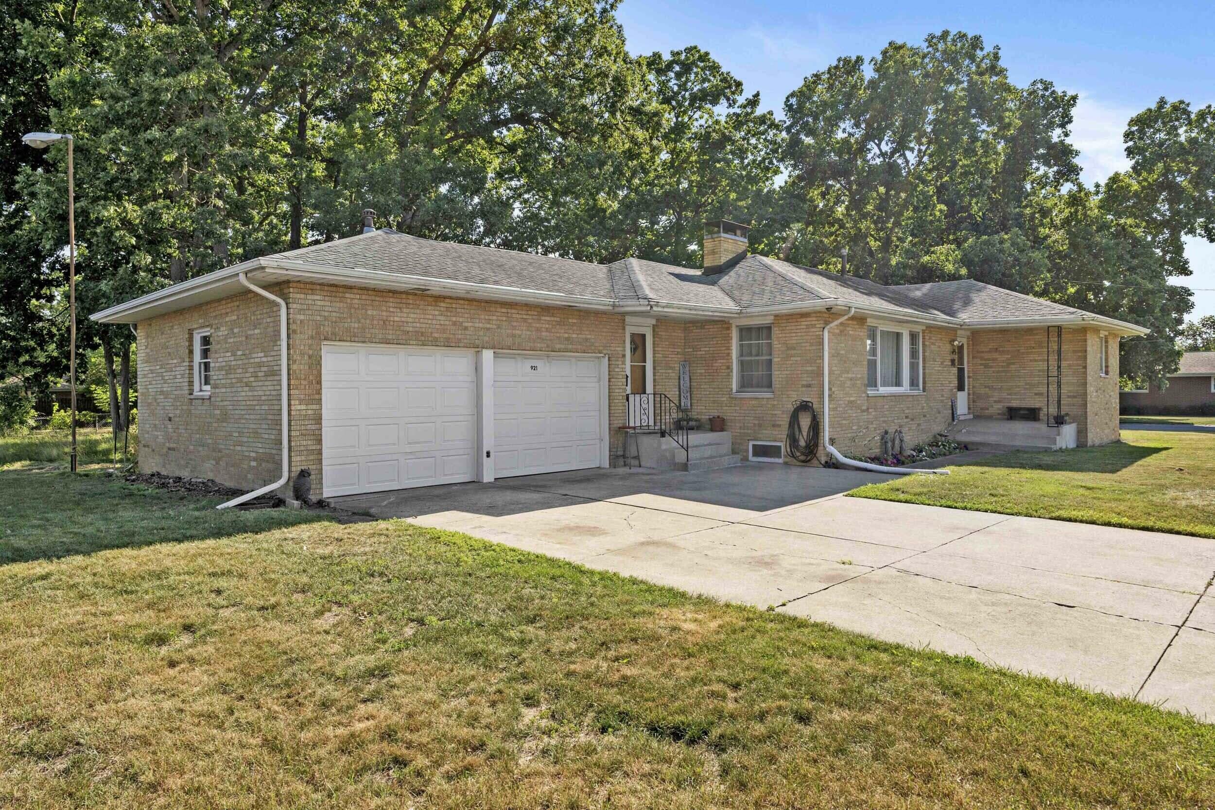 Property Photo: 921 W 3rd Place IN 46342