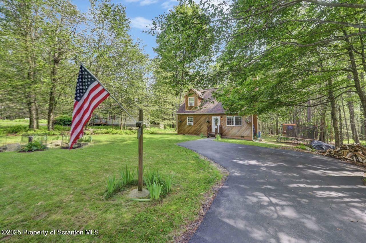 Property Photo: 1047 Kiowa Trail PA 18424