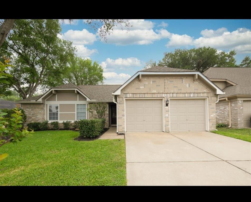 Property Photo:  2903 Avanti Drive  TX 77584 