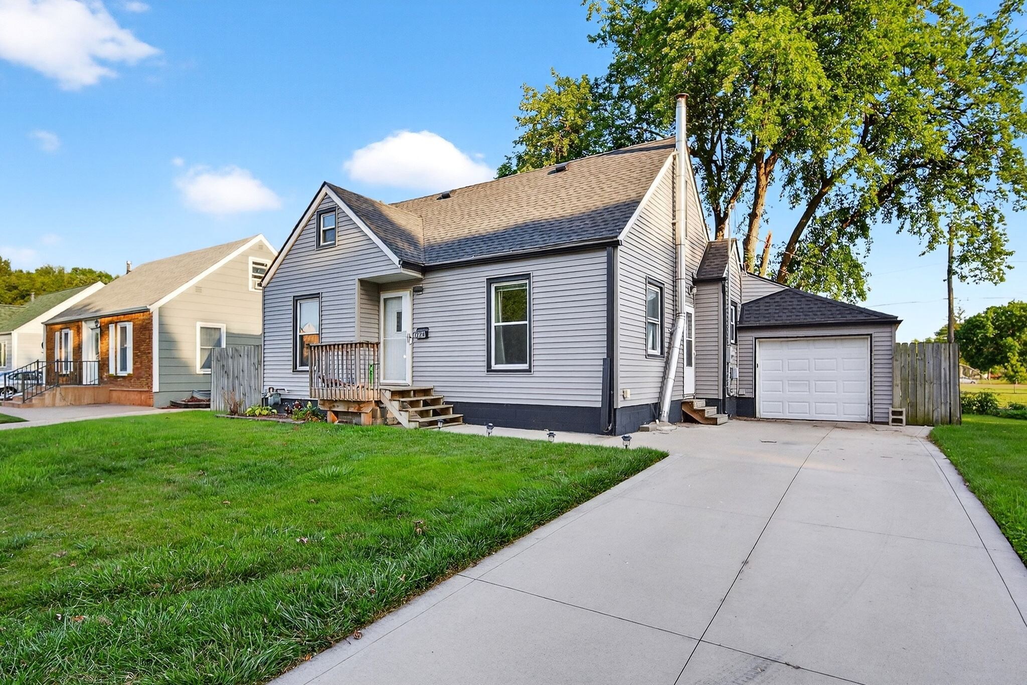 Property Photo:  228 Hillside Avenue  IA 50265 