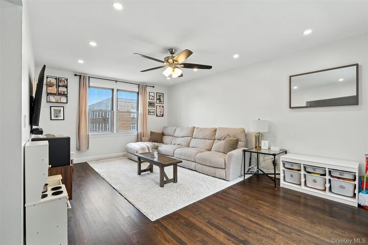Property Photo: 14 Soundview Avenue 22 NY 10606